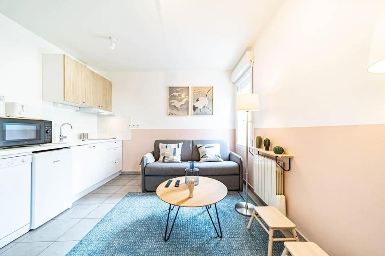 Appartement Le Petit Montel- Studio Avec Garage-Metro Valmy Lyon